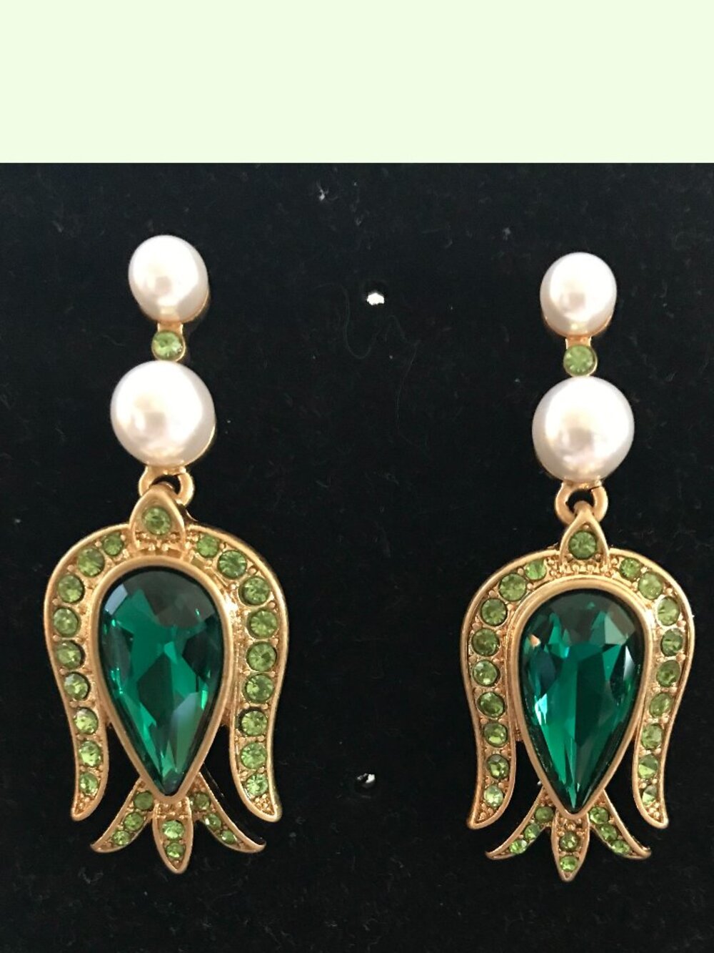 Oscar de la Renta Gold Tone Emerald Green Crystal Pearls Dangle Earrings